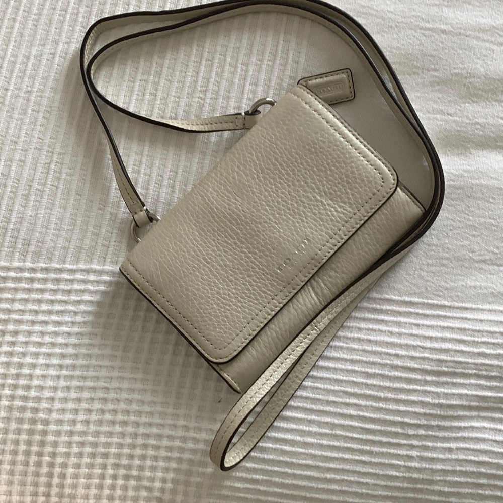 MOVING SALE Coach crossbody - New w/o tags. genuine leather Perfect summer bag